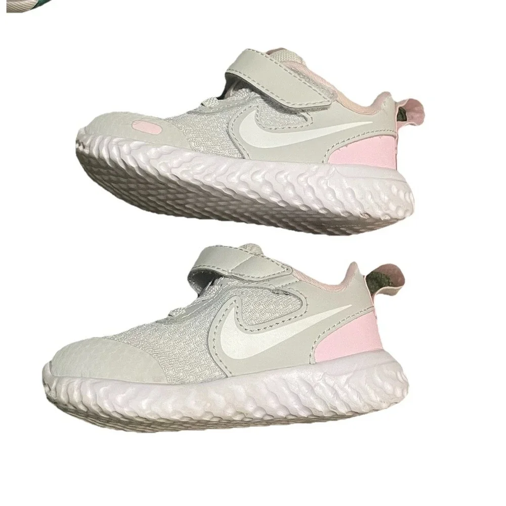 Nike Revolution 5 BQ5673 600  Photon Dust White Pink‎ Foam Size 5C Running Comfy